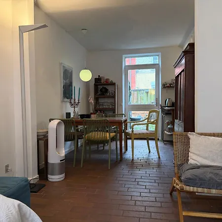 Cozy Center Chambers With Kitchen And Garden ホームステイ *