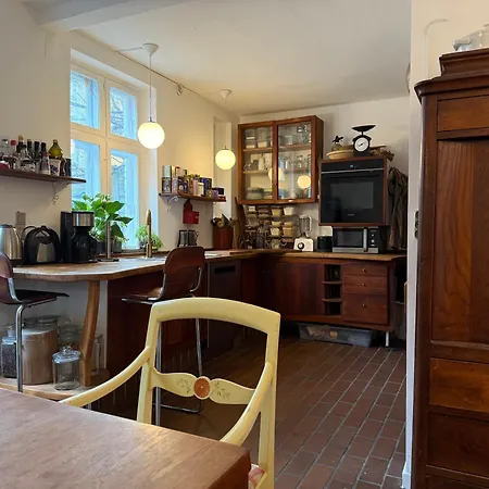 Cozy Center Chambers With Kitchen And Garden ホームステイ *
