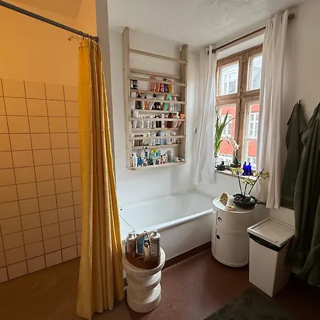 Homestay Cozy Center Chambers With Kitchen And Garden