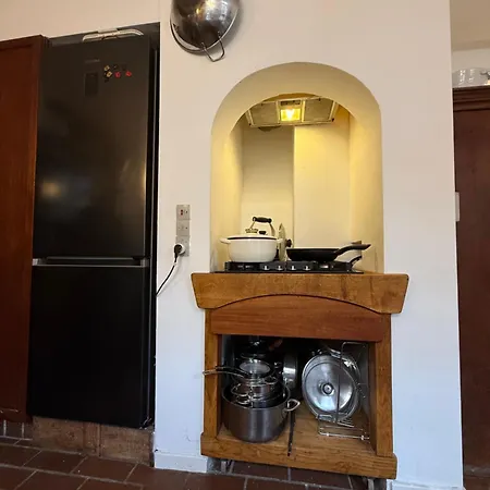 Cozy Center Chambers With Kitchen And Garden Homestay