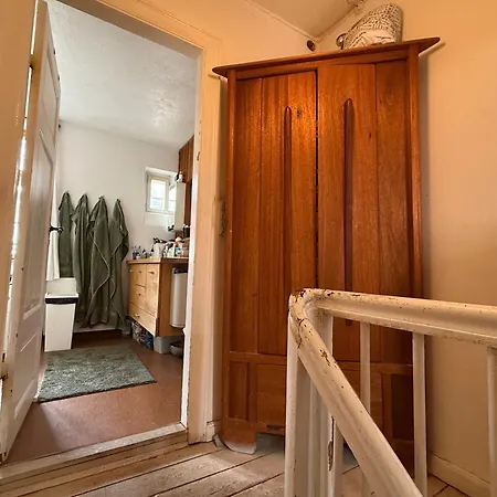 Cozy Center Chambers With Kitchen And Garden Homestay *