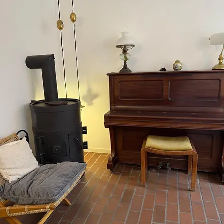 Homestay Cozy Center Chambers With Kitchen And Garden