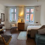 Cozy Center Chambers With Kitchen And Garden Kwatera prywatna *