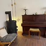 Kwatera prywatna Cozy Center Chambers With Kitchen And Garden