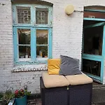 Cozy Center Chambers With Kitchen And Garden *