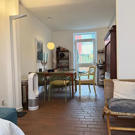 Cozy Center Chambers With Kitchen And Garden Homestay