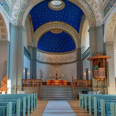 Cozy Center Chambers With Kitchen And Garden