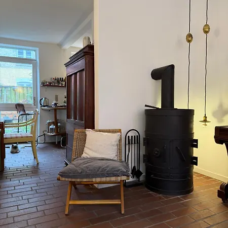 Cozy City-Centre Stay With A Sunny Garden
