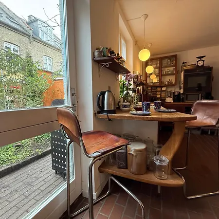 Cozy City-Centre Stay With A Sunny Garden Pansiyon