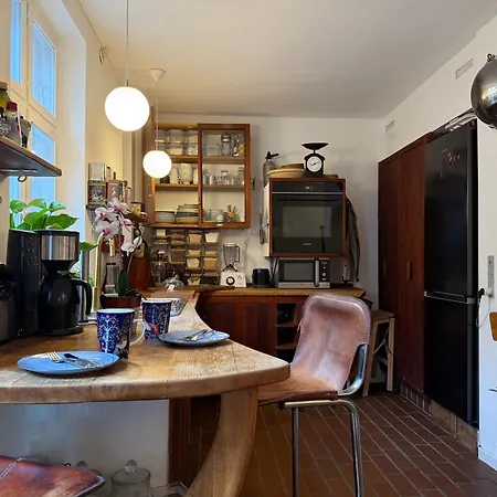 Rum i privatbostad Cozy Center Chambers With Kitchen And Garden