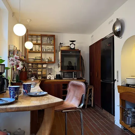 Cozy Center Chambers With Kitchen And Garden Homestay
