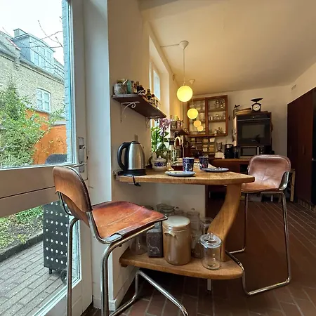 Cozy City-Centre Stay With A Sunny Garden *