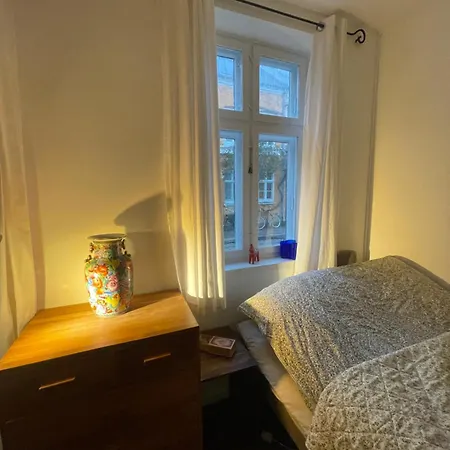 Cozy City-Centre Stay With A Sunny Garden Pansiyon