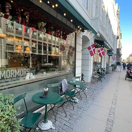 Rum i privatbostad Cozy Center Chambers With Kitchen And Garden