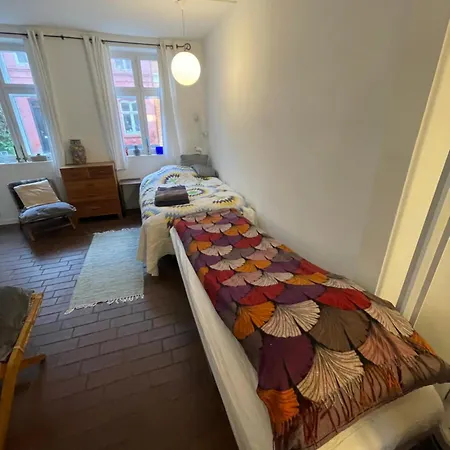 Cozy Center Chambers With Kitchen And Garden Homestay