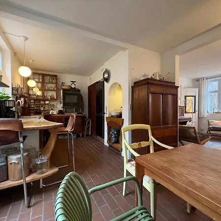 Cozy Center Chambers With Kitchen And Garden *