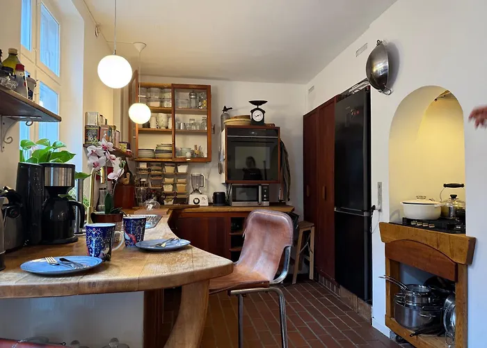 Cozy Center Chambers With Kitchen And Garden Homestay