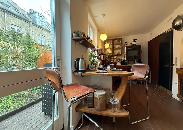 Cozy Center Chambers With Kitchen And Garden *