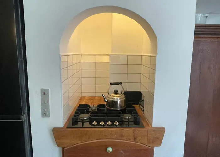 Cozy Center Chambers With Kitchen And Garden *