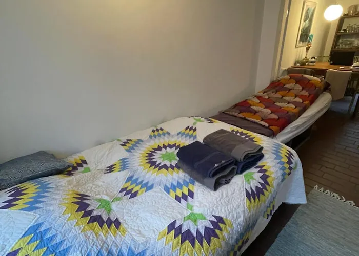Cozy Center Chambers With Kitchen And Garden Homestay