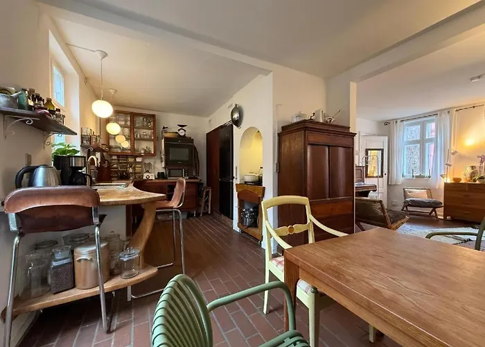 Cozy Center Chambers With Kitchen And Garden *